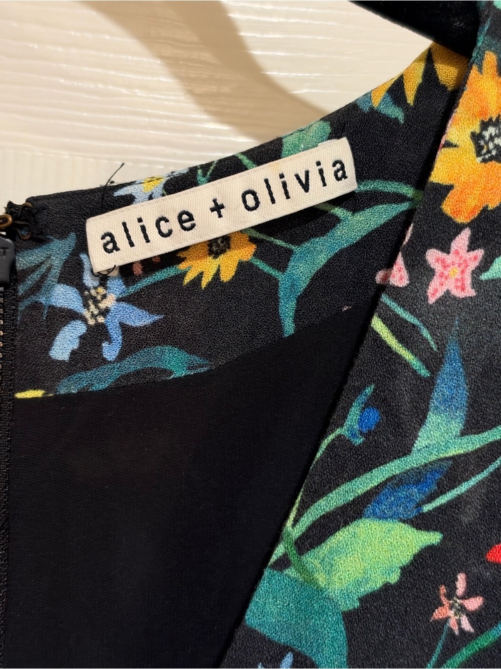 Alice + Olivia Adrianna Chelsea Flower Maxi Dress - Picture 5 of 6